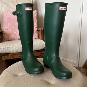 NWOT Hunter tall rain boots
